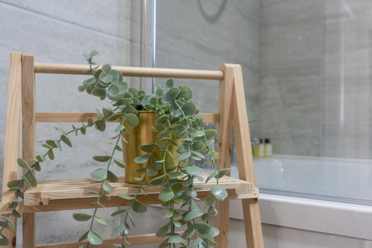ברמינגהאם Heartland House, 7 Spacious Bedrooms Sleeps 4 Plus, Near Nec, Jlr,Bhx מראה חיצוני תמונה
